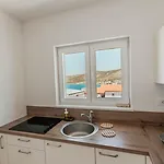 Elia Apartment *