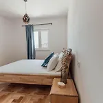 Elia Apartment *