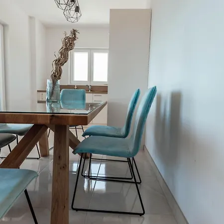 Elia Apartment